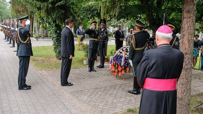 Ob 70. obletnici konca II. svetovne vojne je predsednik Pahor položil venec k Lipi sprave, nadškof Zore pa je ob tem opravil molitev za vse žrtve vojne in povojnega nasilja